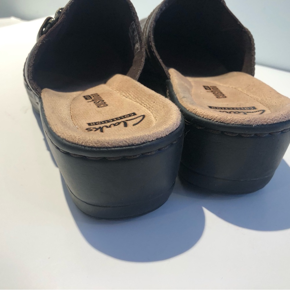 Clarks 8 brown cushion soft slip on clogs mules. 2 inch heel - Picture 3 of 3